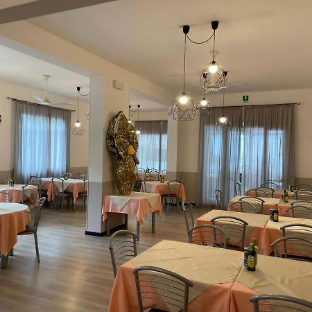 Hotel Vera 切塞纳蒂科 外观 照片