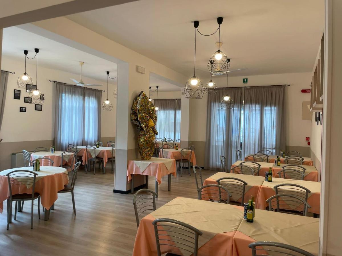 Hotel Vera 切塞纳蒂科 外观 照片