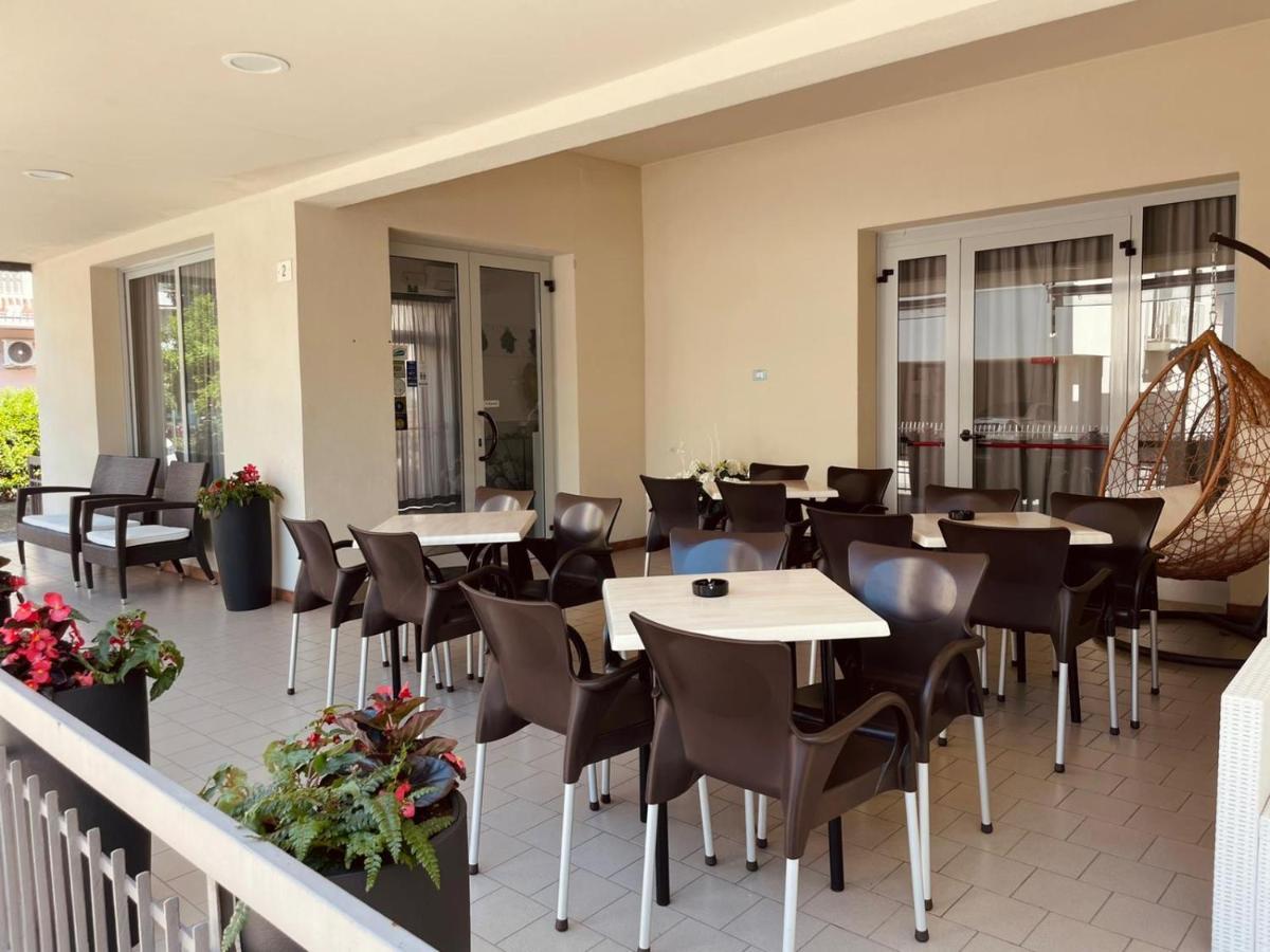 Hotel Vera 切塞纳蒂科 外观 照片
